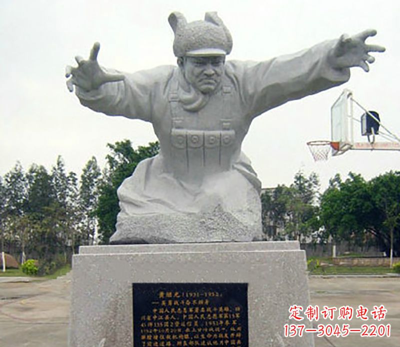 河南广场黄继光石雕