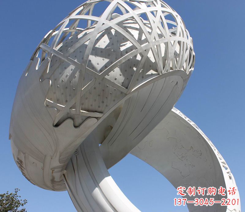 河南广场戒指不锈钢雕塑