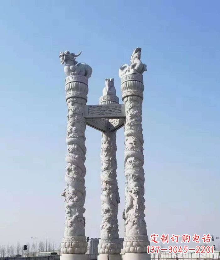 河南领雕塑:十二生肖石柱多彩景观