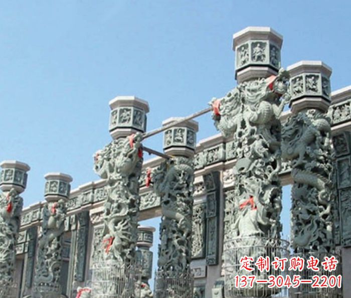 河南青石龙柱雕塑,装点热闹的广场景观