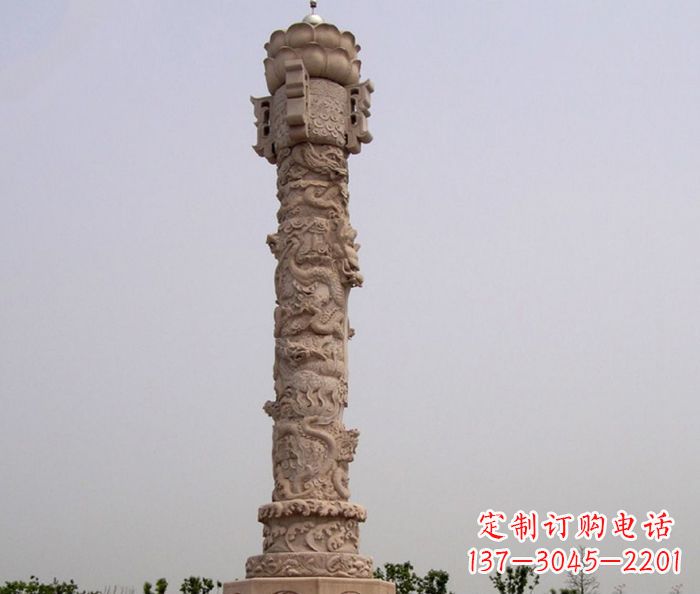 河南广场景观晚霞红石龙柱