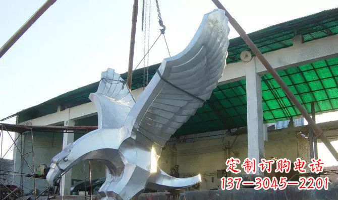 河南广场老鹰不锈钢雕塑