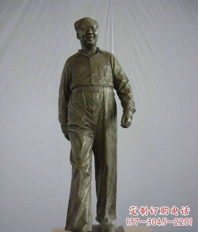 河南广场毛主席伟人铜雕