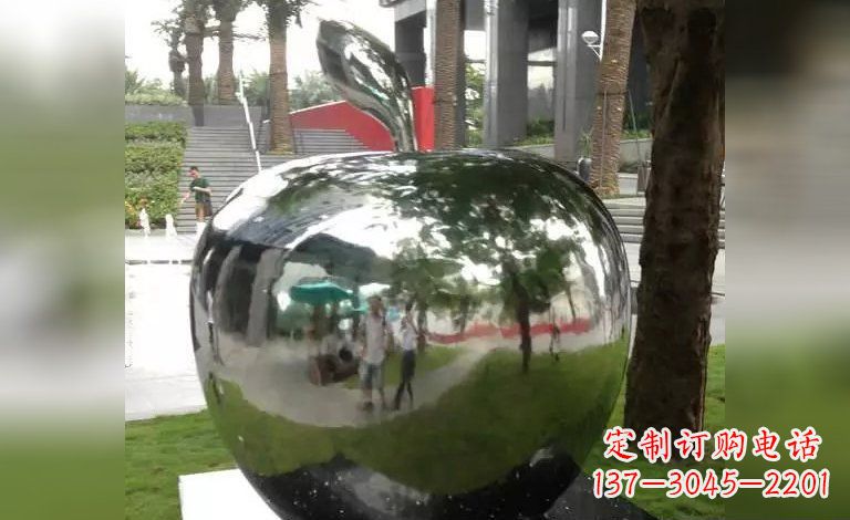 河南新奇优雅的苹果雕塑
