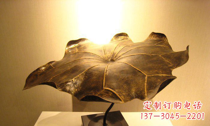 河南深受人们喜爱的铜雕荷叶雕塑,由贵金属精铸…
