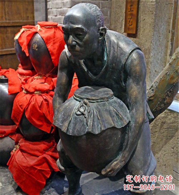 河南铜质老人抱酒图案雕塑