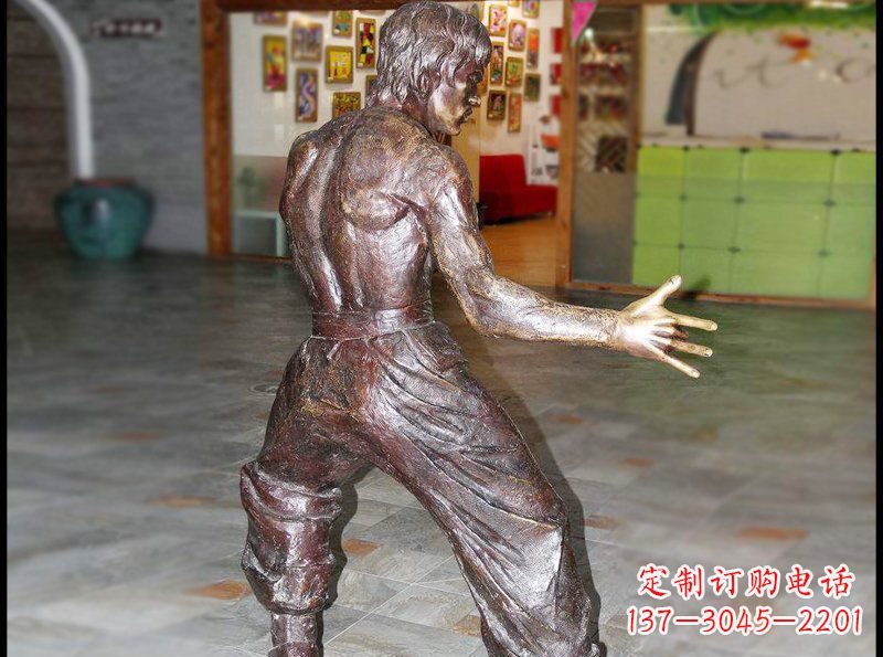 河南精致铜制李小龙雕塑,雕刻细腻精美