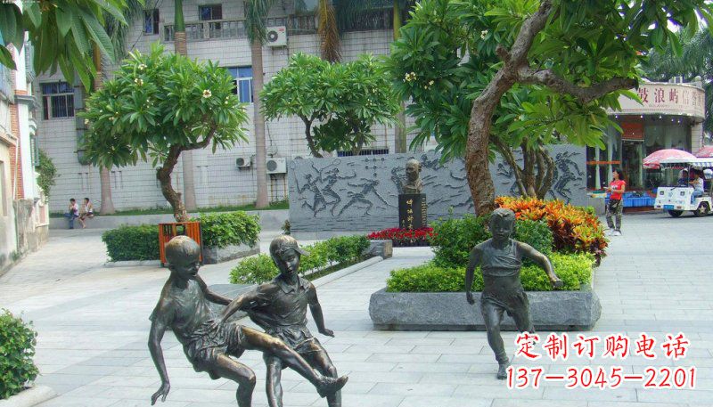 河南匠心细作,精致铜雕足球小孩