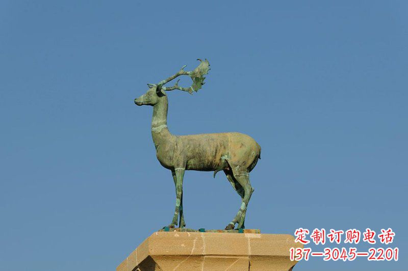 河南广场驯鹿景观铜雕