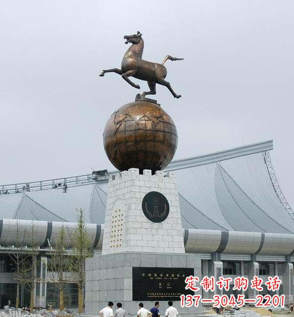 河南世界地球铜雕,完美展现地球的神秘与美丽