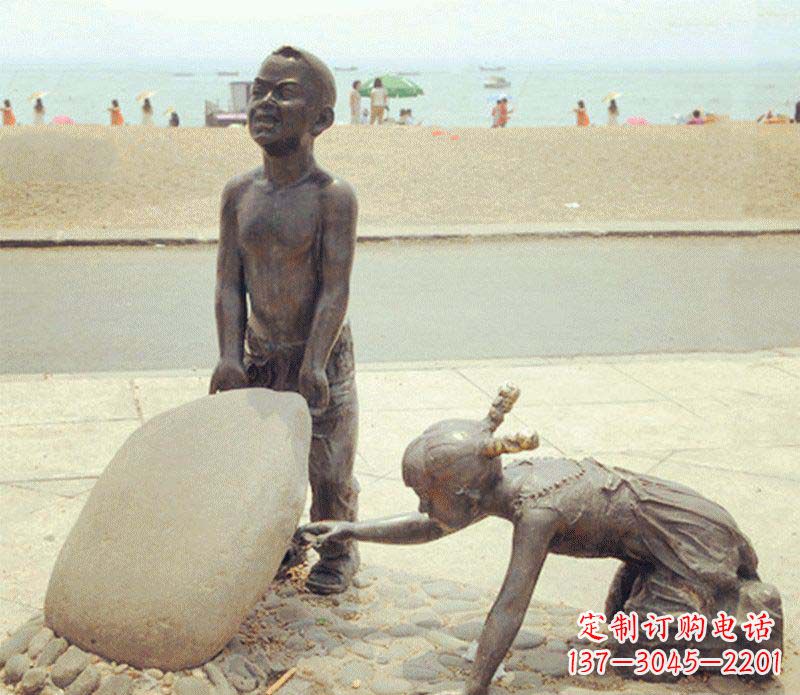 河南海边抬石头的小孩铜雕