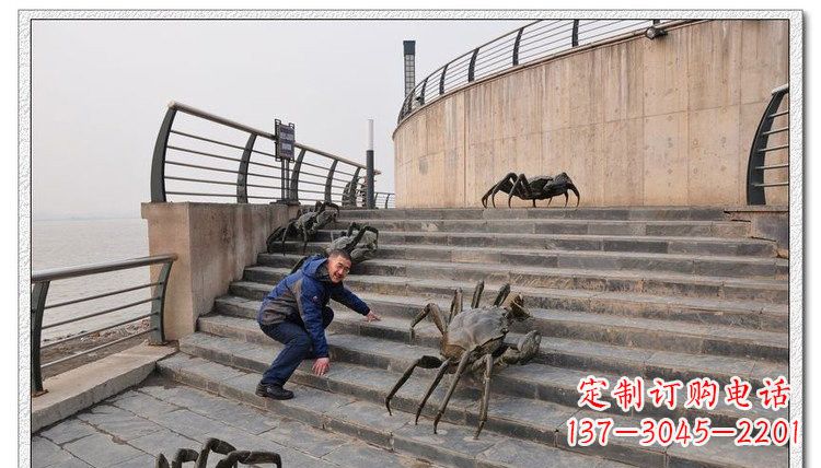 河南海边铜螃蟹雕塑是由中领雕塑定制生产的一款…