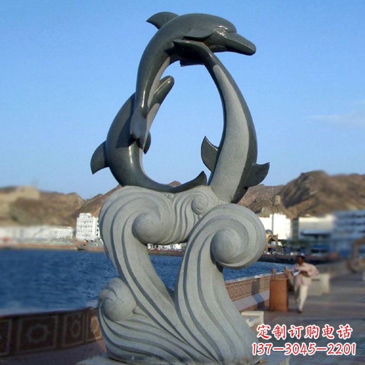 河南欣赏海豚石雕塑的美丽