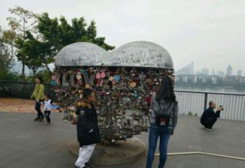 河南不锈钢英文字母镂空景观雕塑