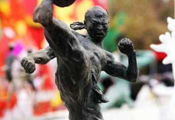 河南足球雕塑：展现无限自由