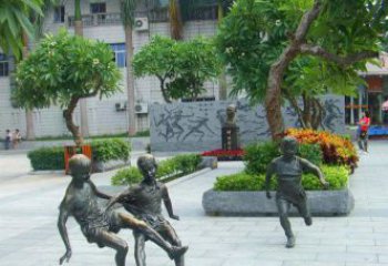 河南匠心细作，精致铜雕足球小孩