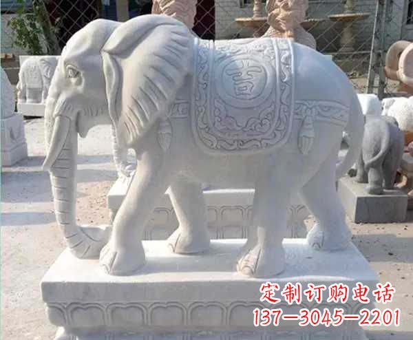河南高贵厚重的大象雕塑