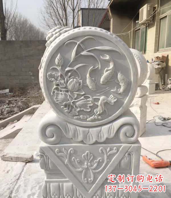 河南以汉白玉石制作的门墩雕塑