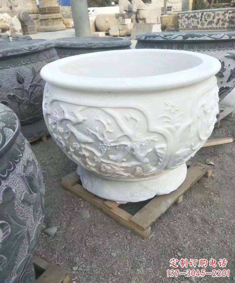 河南汉白玉材质可爱水缸雕塑