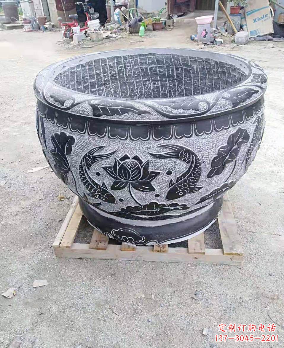 河南精美鲤鱼雕塑,一颗荷花必不可少