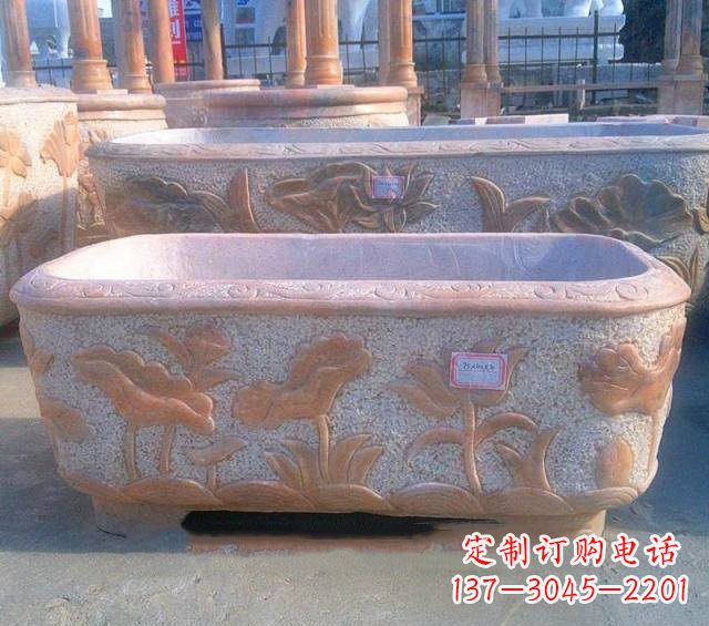 河南中领雕塑推出的荷花鲤鱼精美雕塑是一件伴随…