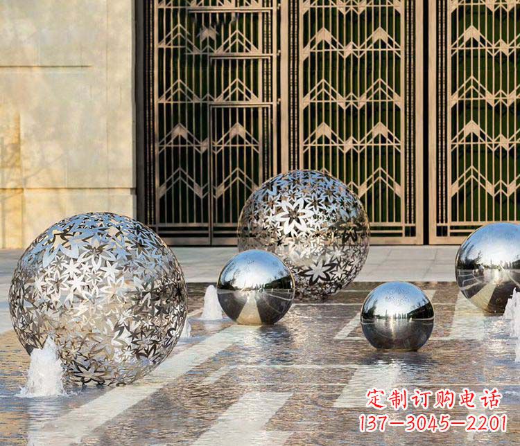 河南户外不锈钢花形镂空球喷泉雕塑