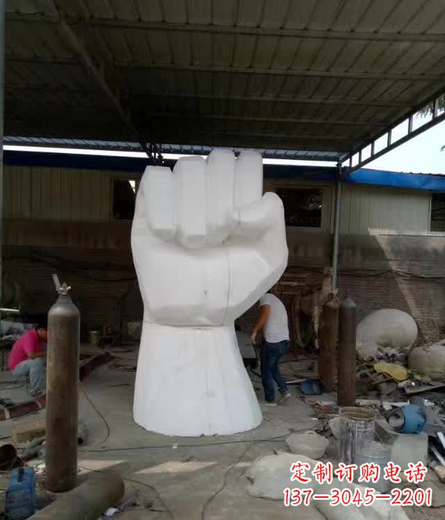 河南户外不锈钢景观拳头雕塑