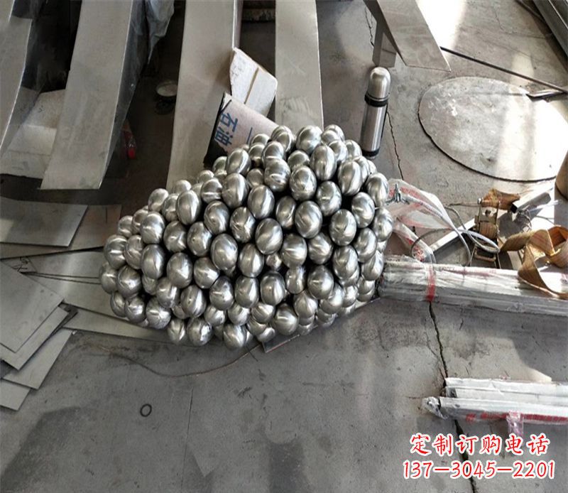 河南西洋风情摩登不锈钢葡萄雕塑