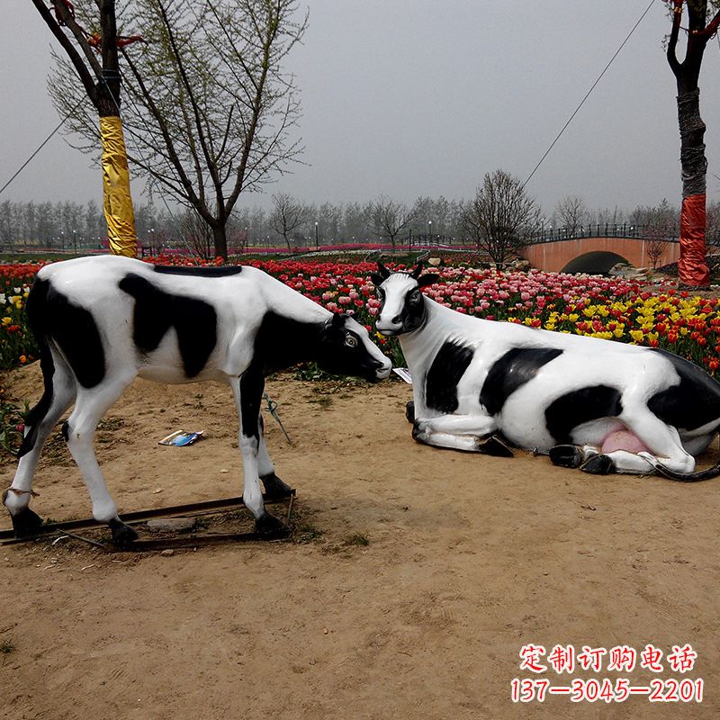 河南室外仿真动物雕塑-奶牛,为您打造精美细腻的艺术品