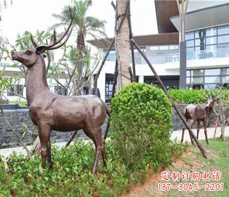 河南艺术大师铸造的精美梅花鹿雕塑
