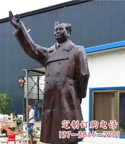 河南铸造精美的挥手毛主席铜雕像