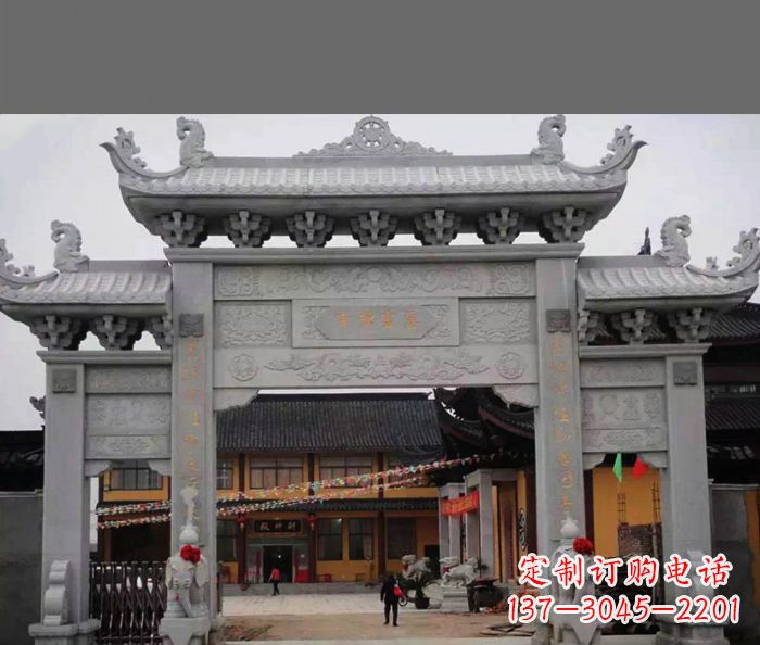 河南街边道路三门石牌坊
