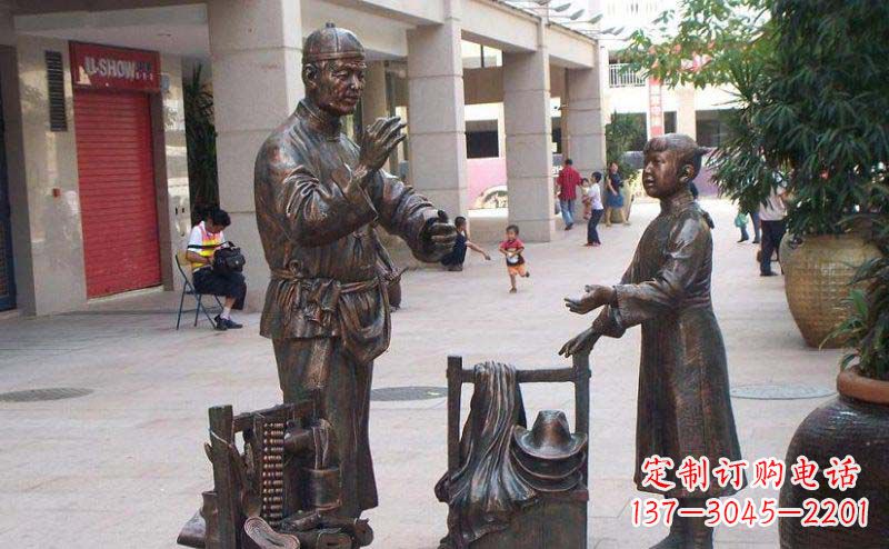 河南街边挑货郎人物小品铜雕