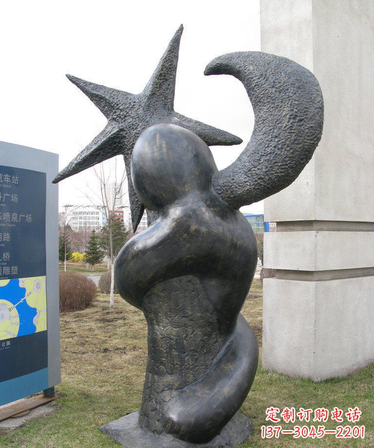 河南街边星星月亮景观铜雕是由中国领雕塑定制的…
