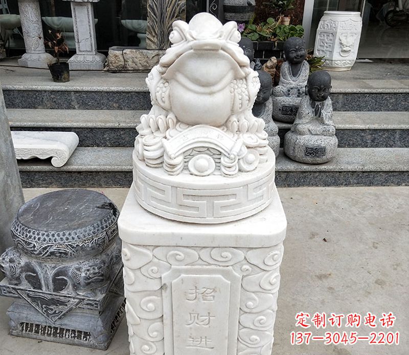 河南金蟾立柱石动物雕塑