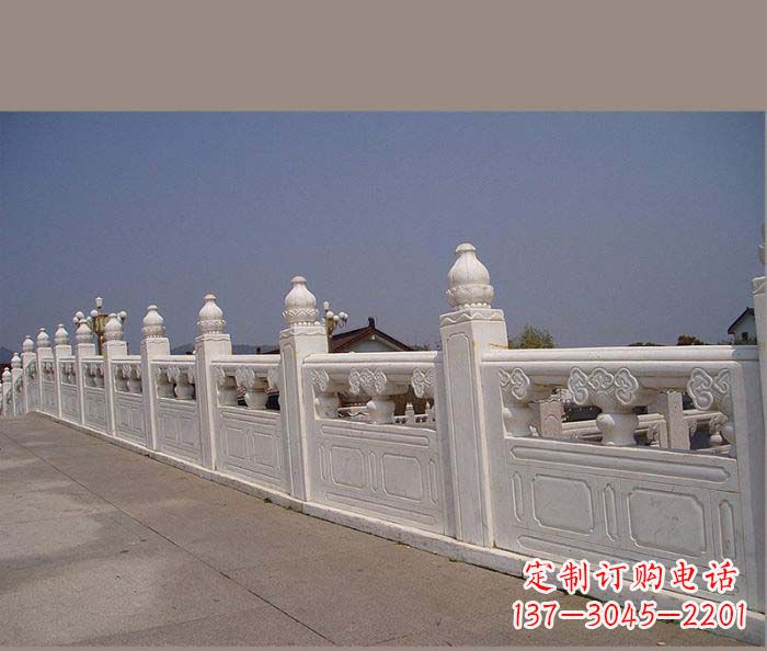 河南景区创意栏板石雕是由中领雕塑定制制作的一…