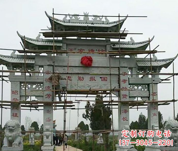 河南传承古艺三门牌坊石雕