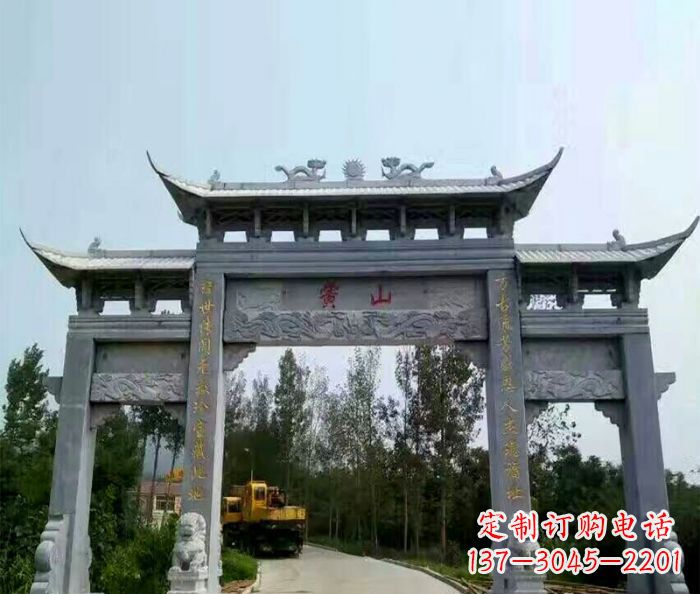 河南景区三门石雕牌楼,是一种典型的古典建筑风…