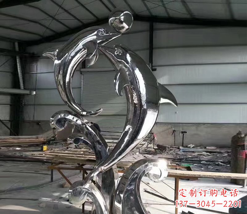 河南让你的空间被精美的海豚顶球雕塑点缀