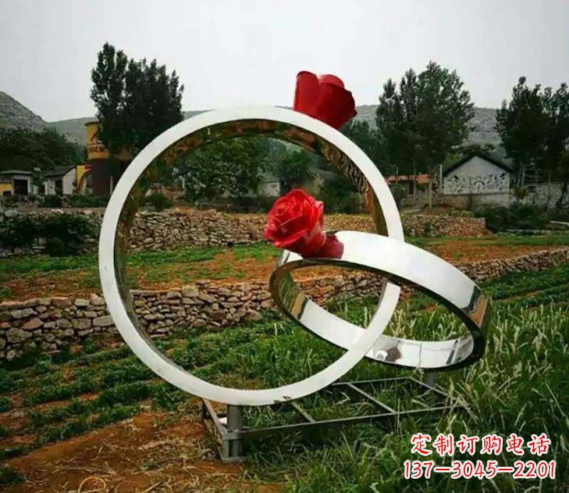 河南中领雕塑:高贵精致的镜面不锈钢戒指雕塑