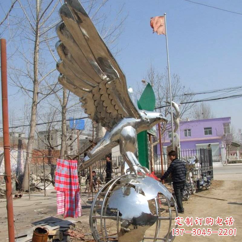 河南超越传统的老鹰不锈钢雕塑