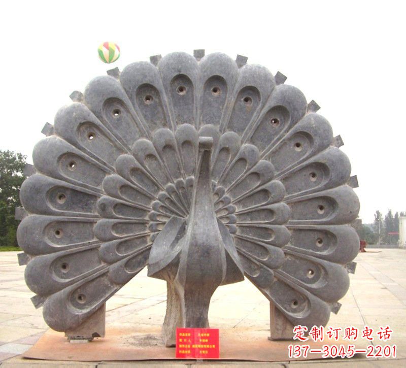 河南精美绝伦的碧玉孔雀雕塑
