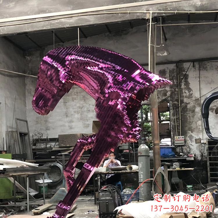 河南精心打造的不锈钢马头雕塑