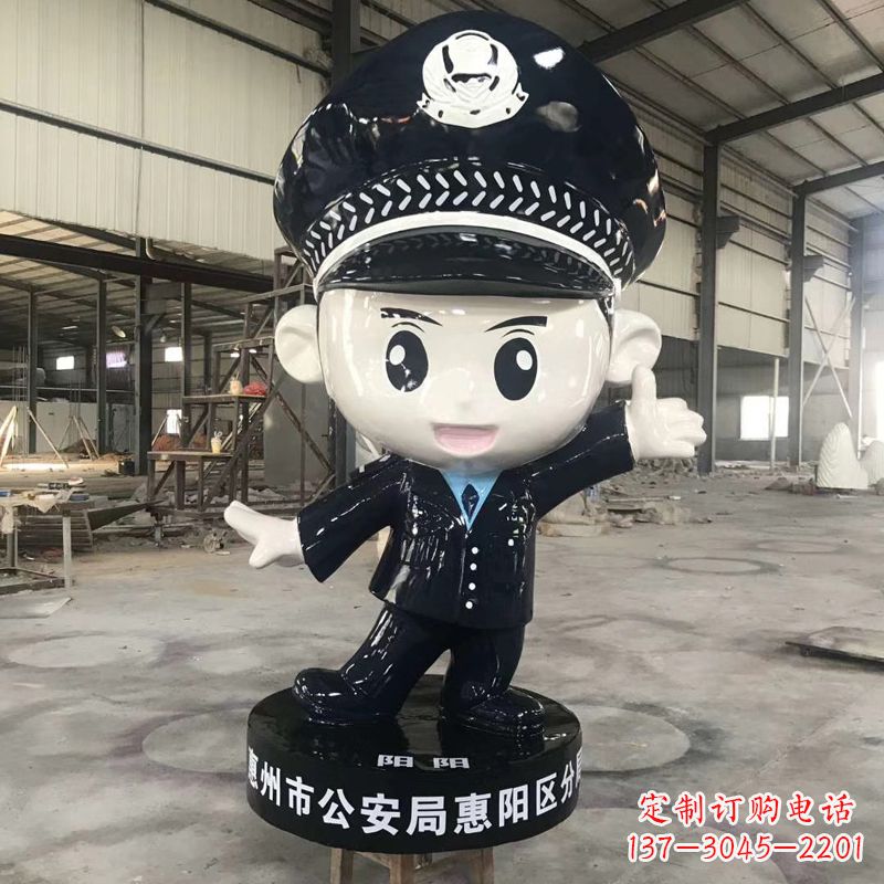 河南可爱警察雕塑,萌趣满满!