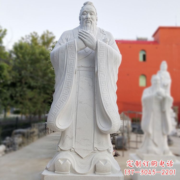 河南孔子雕像佩剑