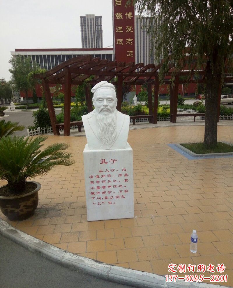 河南赞美圣贤——孔子石雕塑