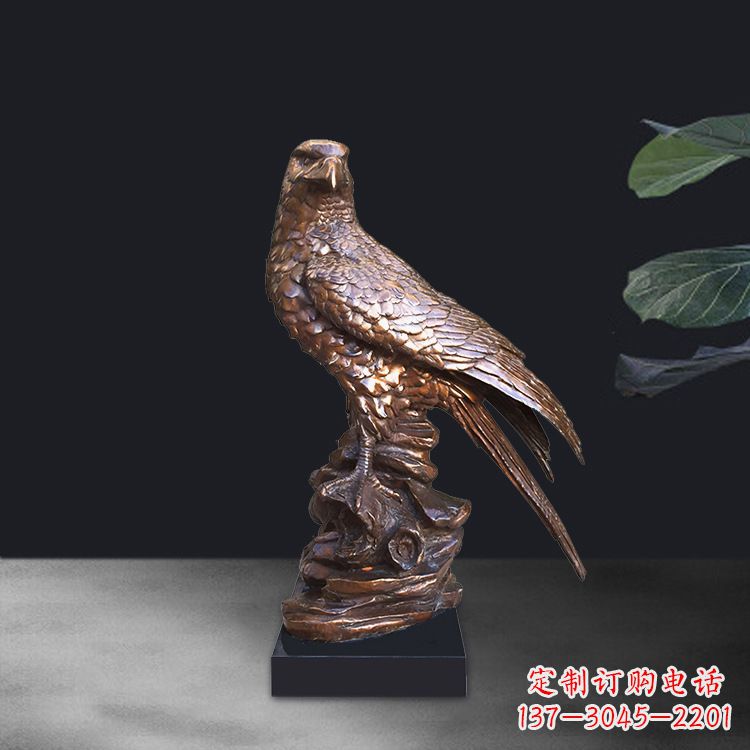 河南精美雕刻的老鹰雕塑摆件