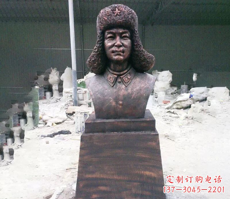河南雷锋广场伟人铜雕