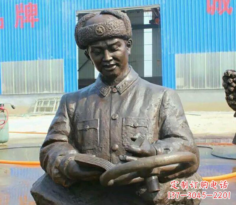 河南向雷锋致敬!郑州中领雕塑出品:雷锋铜雕