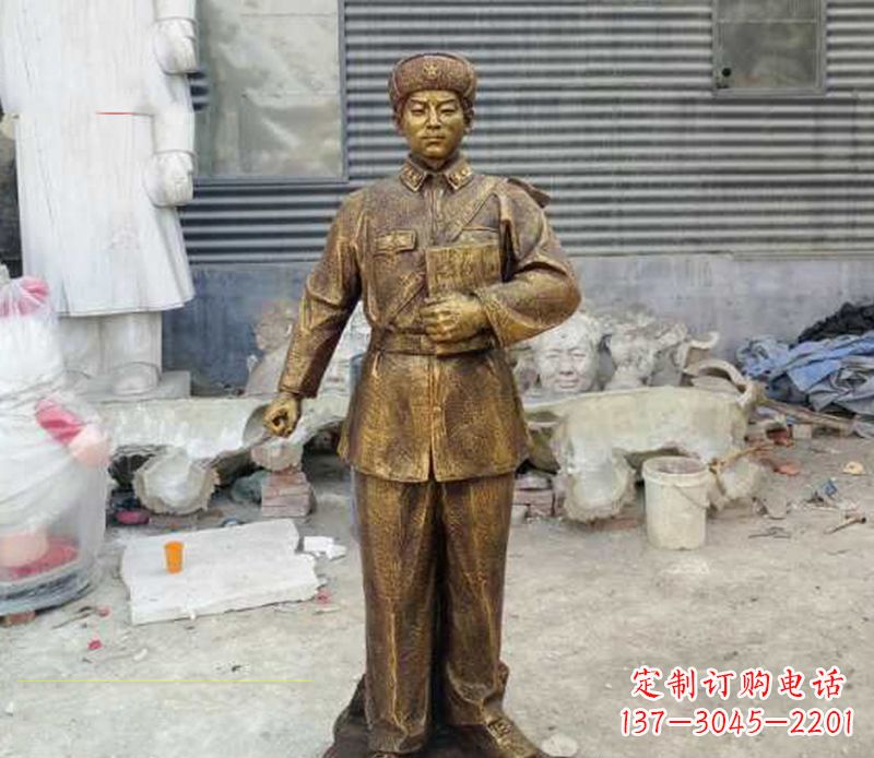 河南传承爱国精神,让雷锋雕塑永久守护家园